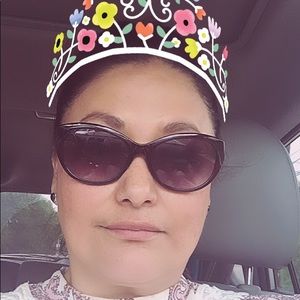 Meet your Posher, Alma